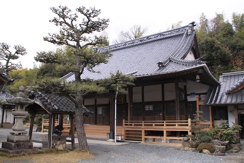 広島市東区で500年にわたって受け継がれてきた伝統ある寺院の外観写真